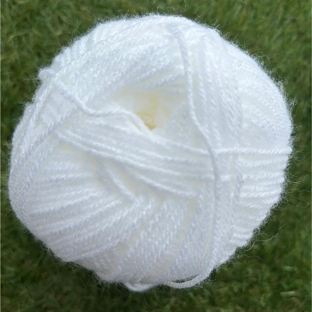 Top Value Double Knitting 100G Shade 8428 White